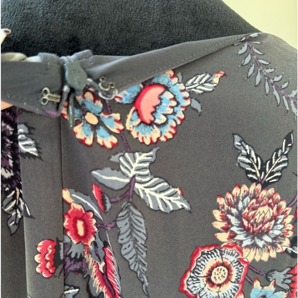 LOFT Dress Long Sleeve Gray
Floral Print Petites Women Size 12
Unlined - Picture 4 of 8